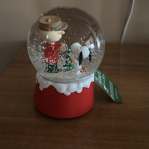 Snoopy snow globe - Picture 3 of 5
